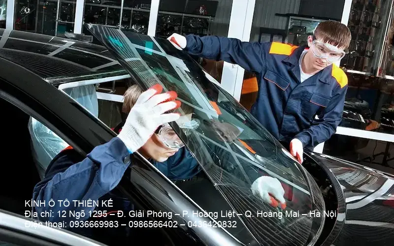 Sửa kính chắn gió ô tô chuyên nghiệp công nghệ resin và UV curing