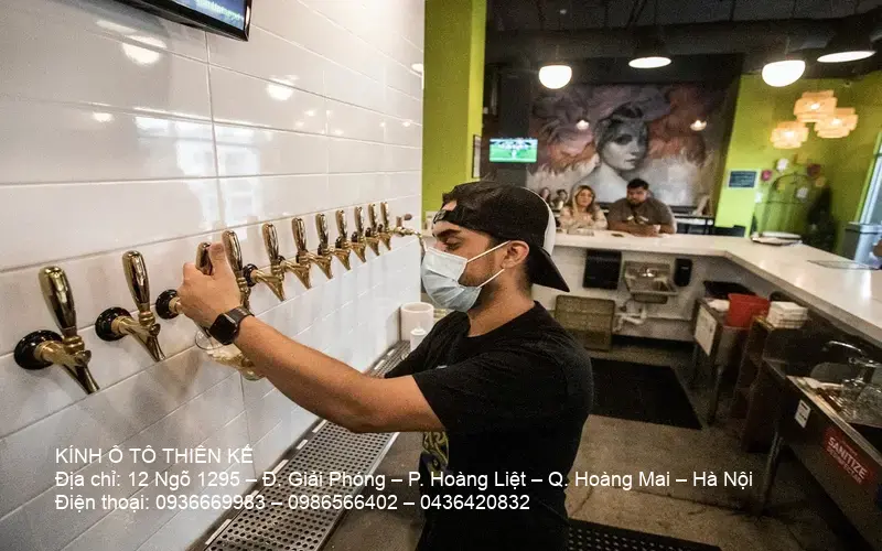 Thay kính ô tô Hoàng Mai với công nghệ keo urethane và tái hiệu chuẩn ADAS