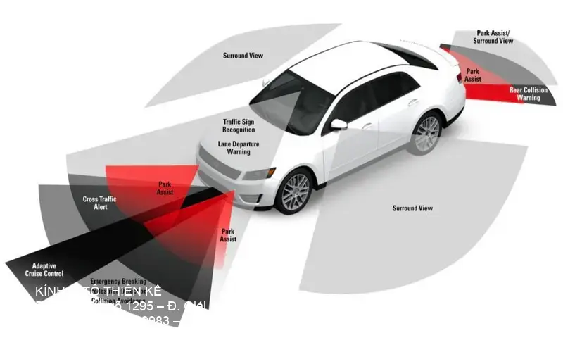 Kỹ thuật viên thay kính ô tô chính hãng và calibration ADAS