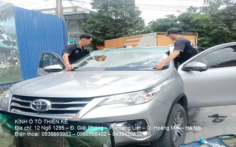 Windshield replacement for car