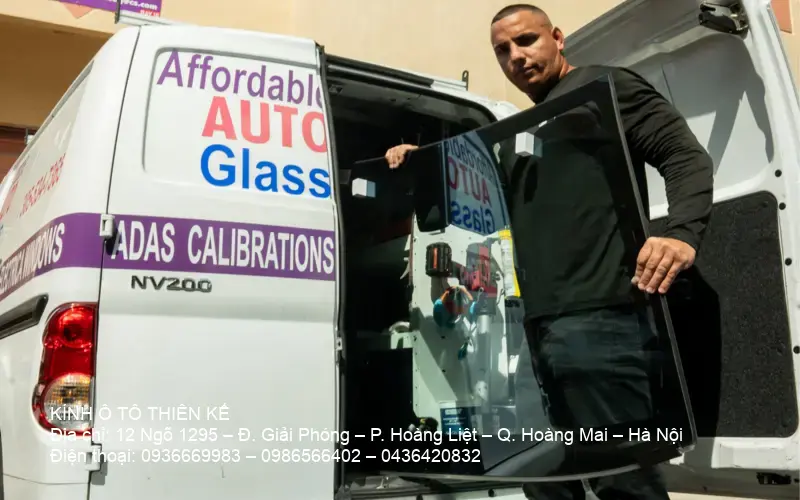 Kính ô tô giá rẻ Hà Nội - Thiết kế trừu tượng hiện đại màu xanh