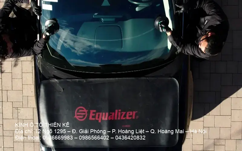 Classic car windshield replacement