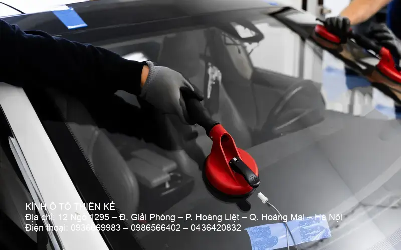 Thay kính ô tô hạng sang MercedesBenz và các dòng xe cao cấp năm 2026