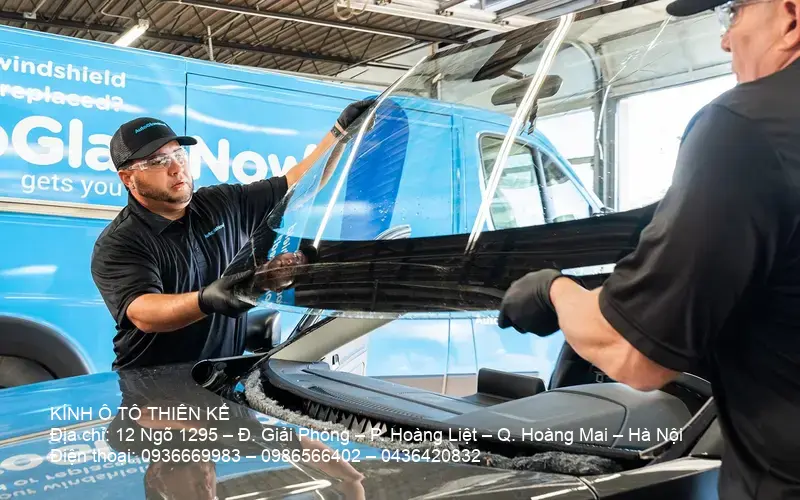 Lắp kính ô tô mới chính hãng tại Hà Nội