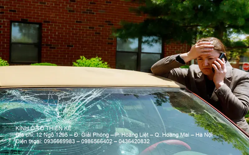 Auto glass repair service
