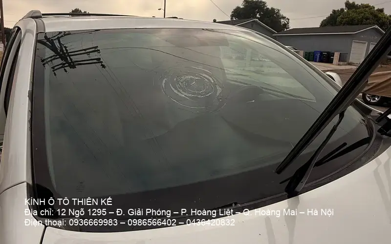 Image of cracked car windshield
