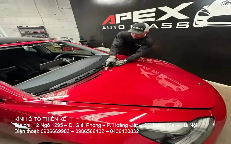Auto glass repair service image – sửa kính ô tô Hà Nội chất lượng cao