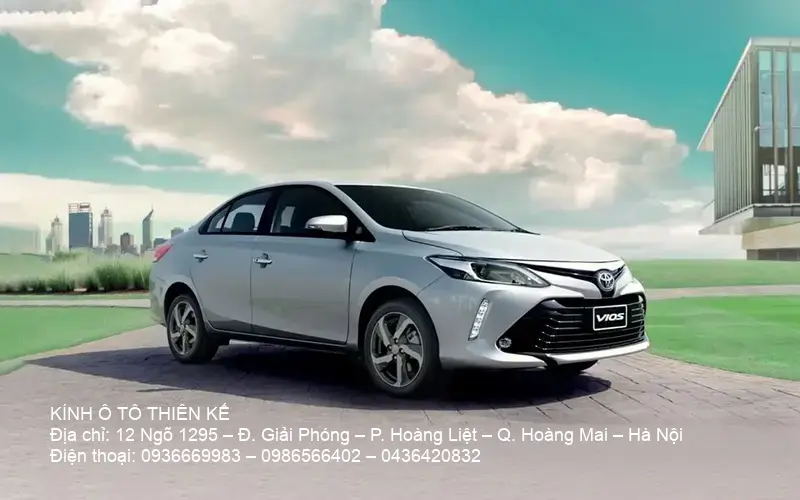 Toyota Vios 2022 về phía trước với kính chắn gió hiện đại