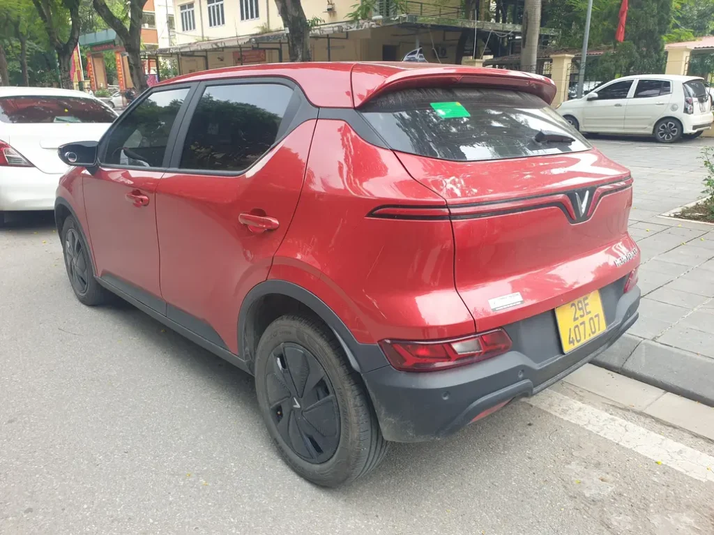 hình ảnh thi công lắp đặt kính tại Kính ô tô Thiên Kế