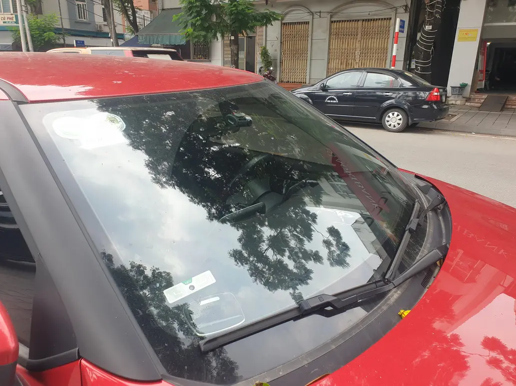 Thi công thay kính chắn gió xe ô tô VinFast VF3 chính hãng