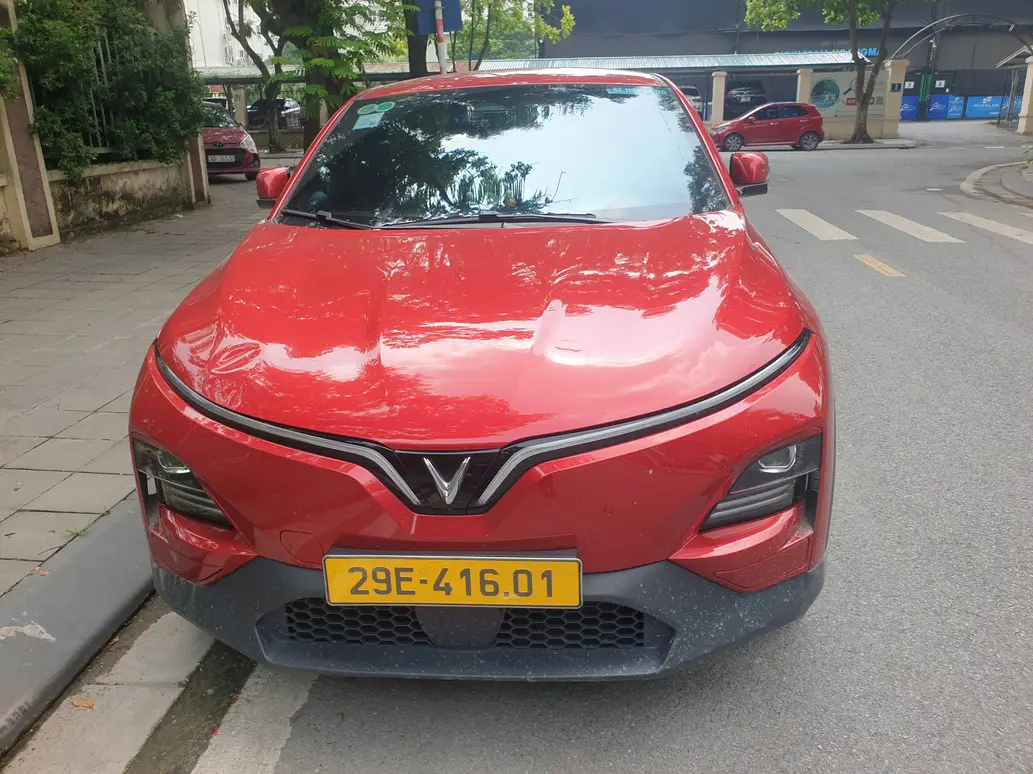 Kiểm tra chất lượng và hiệu chuẩn kính chắn gió VinFast uy tín tại Hà Nội