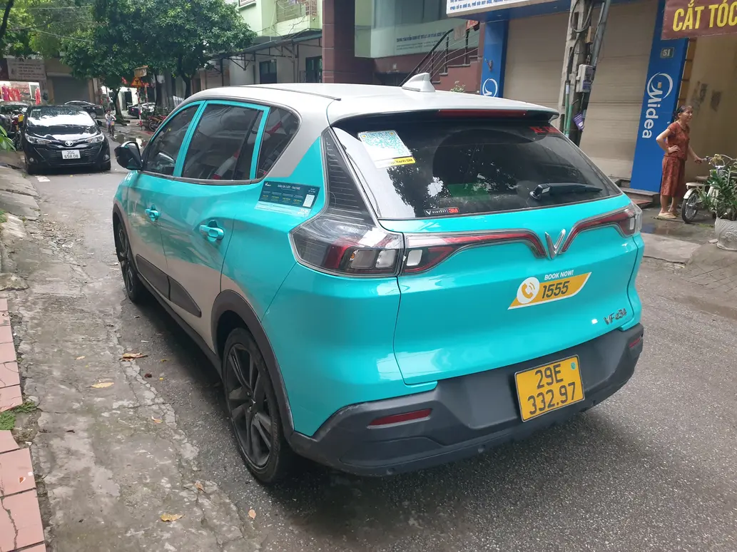 Hình ảnh thay kính chắn gió VinFast VF5 bởi Kính ô tô Thiên Kế