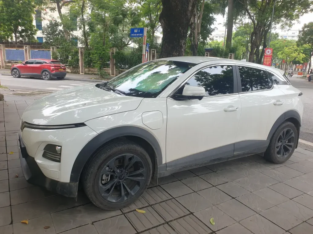 hình ảnh thi công lắp đặt kính tại Kính ô tô Thiên Kế