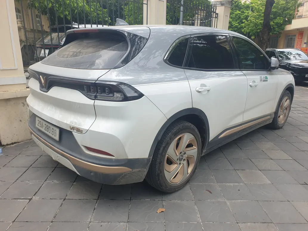 hình ảnh thi công lắp đặt kính tại Kính ô tô Thiên Kế