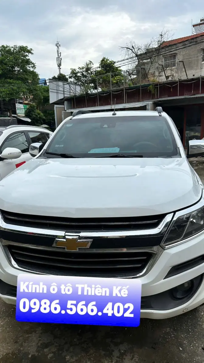 ADAS calibration of Hyundai Santa Fe windshield at Kính Ô Tô Thiên Kế